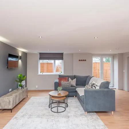 Pass The Keys Luxurious Retreat With Workspace Leeds (West Yorkshire)