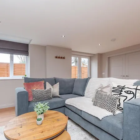 Pass The Keys Luxurious Retreat With Workspace Leeds (West Yorkshire)
