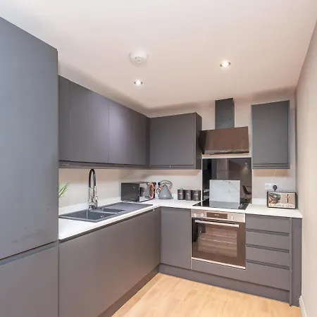 Luxurious Retreat With Workspace - Pass The Keys
