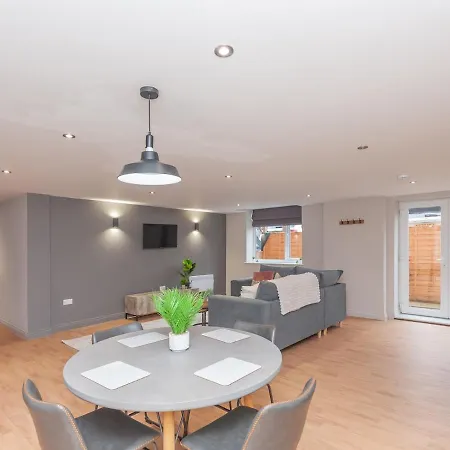Pass The Keys Luxurious Retreat With Workspace Leeds (West Yorkshire)