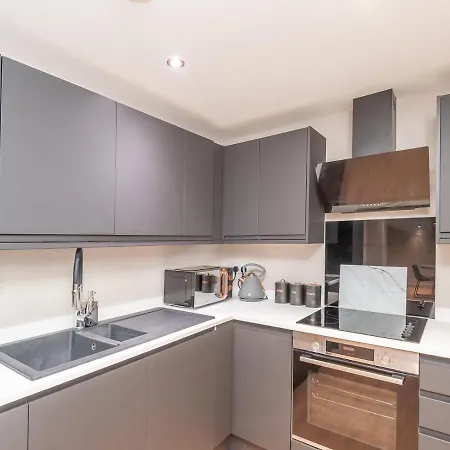 Pass The Keys Luxurious Retreat With Workspace Leeds (West Yorkshire)