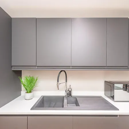 Luxurious Retreat With Workspace - Pass The Keys