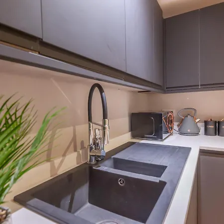 Pass The Keys Luxurious Retreat With Workspace Apartment *