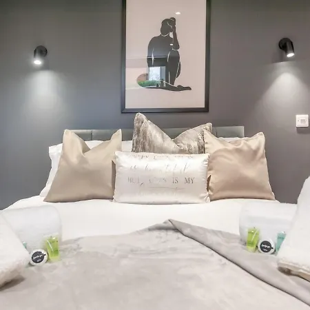 Apartment Pass The Keys Luxurious Retreat With Workspace