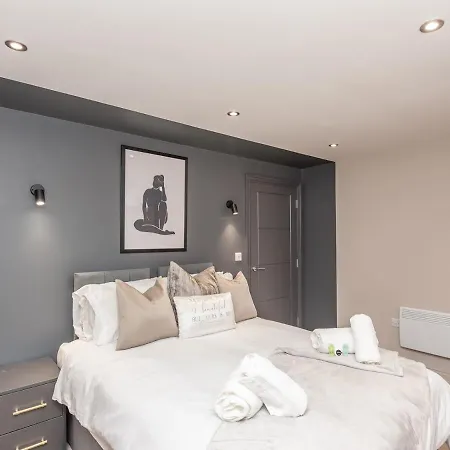 Pass The Keys Luxurious Retreat With Workspace Apartment